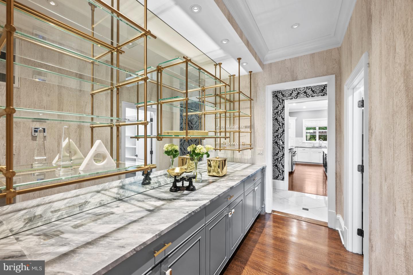 8305 FOX HAVEN DR, MCLEAN, Virginia 22102, 5 Bedrooms Bedrooms, ,6 BathroomsBathrooms,Residential,For sale,8305 FOX HAVEN DR,VAFX2279404 MLS # VAFX2279404