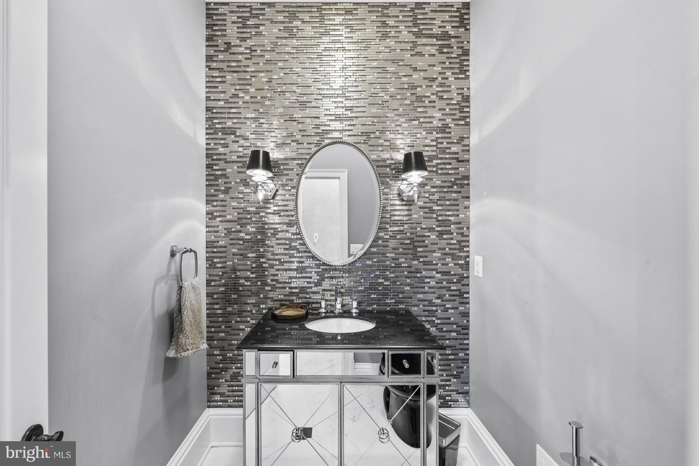 8305 FOX HAVEN DR, MCLEAN, Virginia 22102, 5 Bedrooms Bedrooms, ,6 BathroomsBathrooms,Residential,For sale,8305 FOX HAVEN DR,VAFX2279404 MLS # VAFX2279404