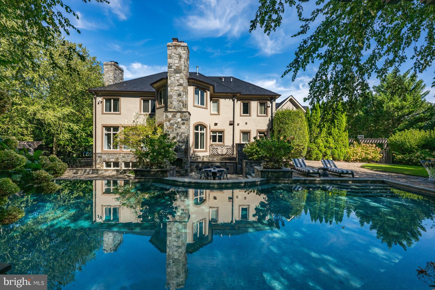 8305 FOX HAVEN DR, MCLEAN, Virginia 22102, 5 Bedrooms Bedrooms, ,6 BathroomsBathrooms,Residential,For sale,8305 FOX HAVEN DR,VAFX2279404 MLS # VAFX2279404