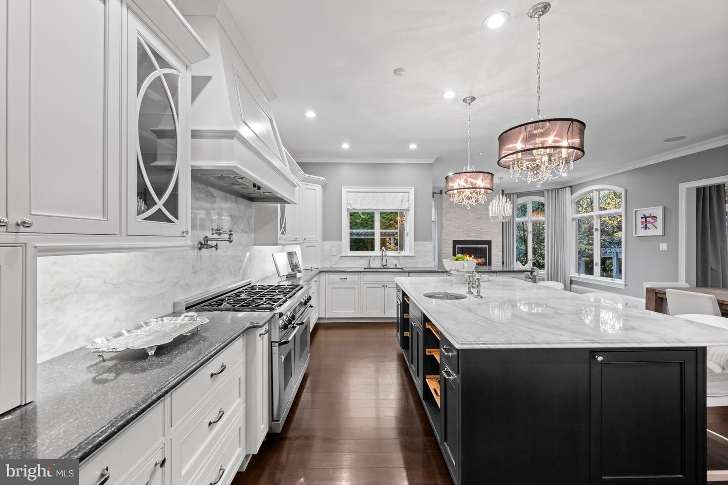 8305 FOX HAVEN DR, MCLEAN, Virginia 22102, 5 Bedrooms Bedrooms, ,6 BathroomsBathrooms,Residential,For sale,8305 FOX HAVEN DR,VAFX2279404 MLS # VAFX2279404