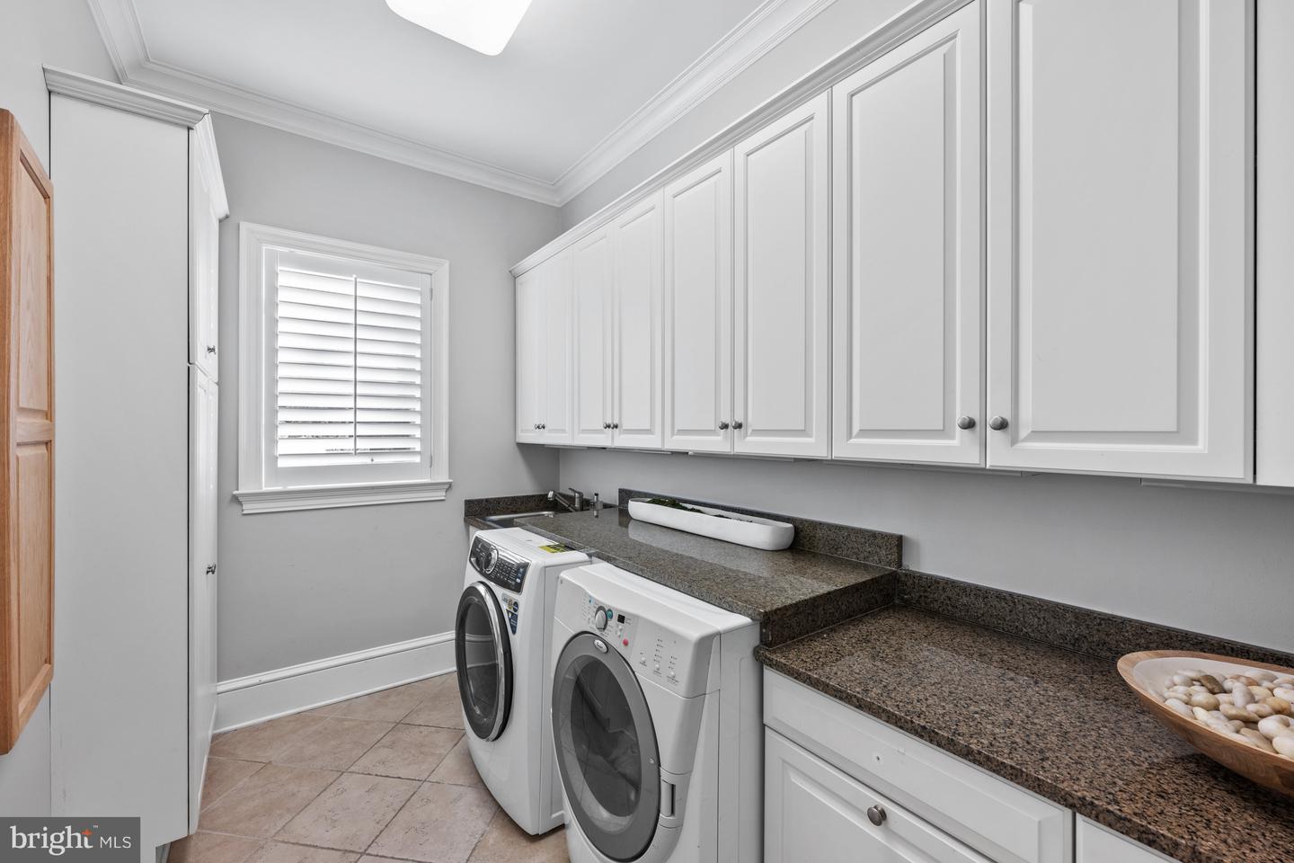 8305 FOX HAVEN DR, MCLEAN, Virginia 22102, 5 Bedrooms Bedrooms, ,6 BathroomsBathrooms,Residential,For sale,8305 FOX HAVEN DR,VAFX2279404 MLS # VAFX2279404