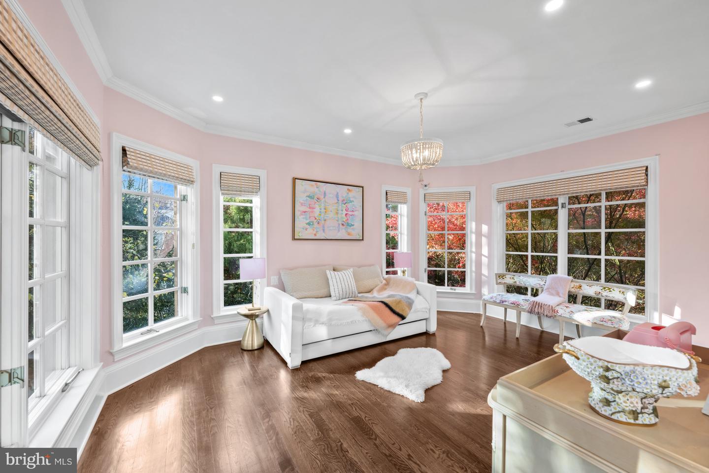 8305 FOX HAVEN DR, MCLEAN, Virginia 22102, 5 Bedrooms Bedrooms, ,6 BathroomsBathrooms,Residential,For sale,8305 FOX HAVEN DR,VAFX2279404 MLS # VAFX2279404