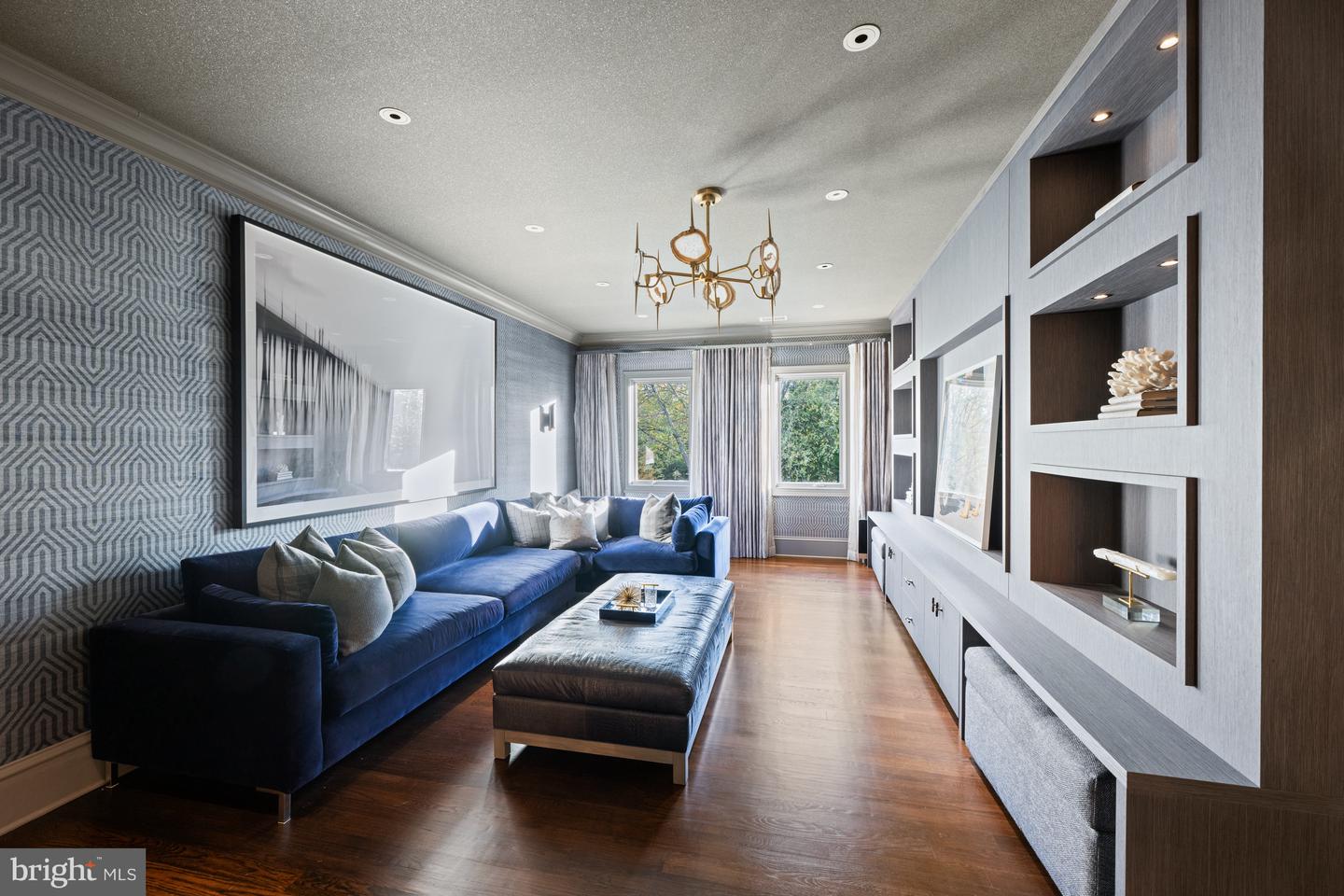 8305 FOX HAVEN DR, MCLEAN, Virginia 22102, 5 Bedrooms Bedrooms, ,6 BathroomsBathrooms,Residential,For sale,8305 FOX HAVEN DR,VAFX2279404 MLS # VAFX2279404