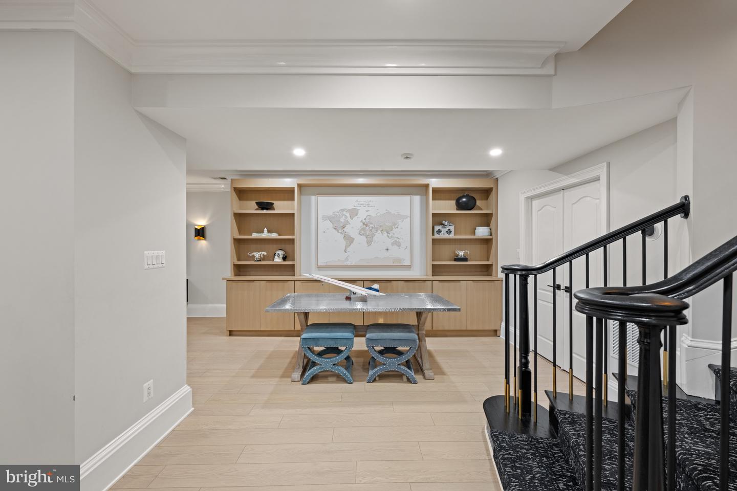 8305 FOX HAVEN DR, MCLEAN, Virginia 22102, 5 Bedrooms Bedrooms, ,6 BathroomsBathrooms,Residential,For sale,8305 FOX HAVEN DR,VAFX2279404 MLS # VAFX2279404