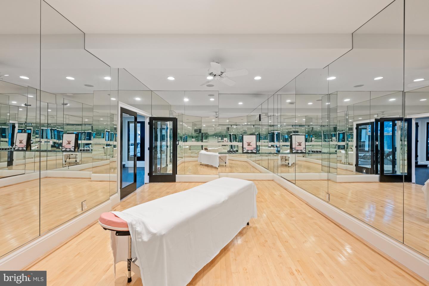 8305 FOX HAVEN DR, MCLEAN, Virginia 22102, 5 Bedrooms Bedrooms, ,6 BathroomsBathrooms,Residential,For sale,8305 FOX HAVEN DR,VAFX2279404 MLS # VAFX2279404