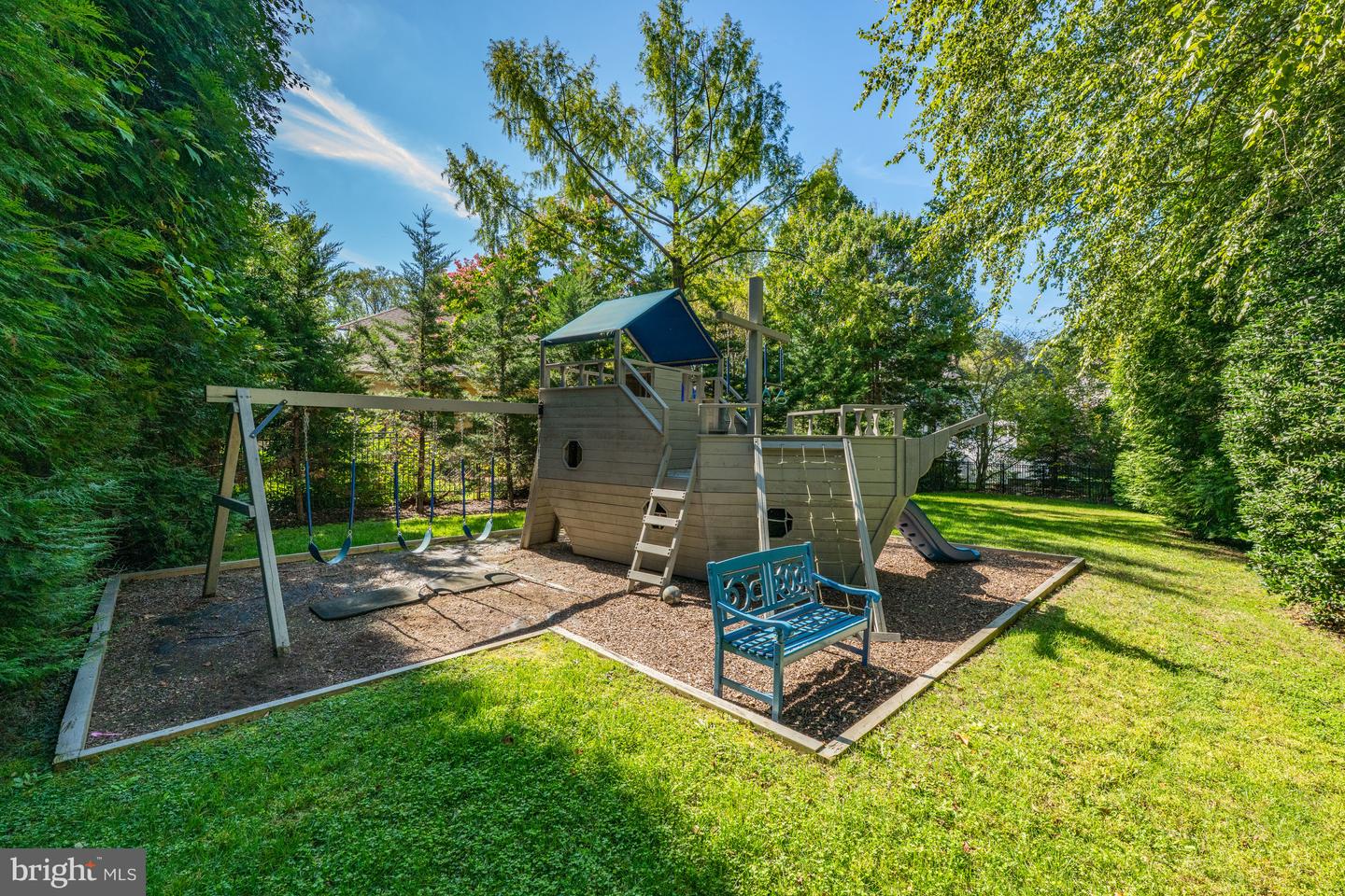 8305 FOX HAVEN DR, MCLEAN, Virginia 22102, 5 Bedrooms Bedrooms, ,6 BathroomsBathrooms,Residential,For sale,8305 FOX HAVEN DR,VAFX2279404 MLS # VAFX2279404