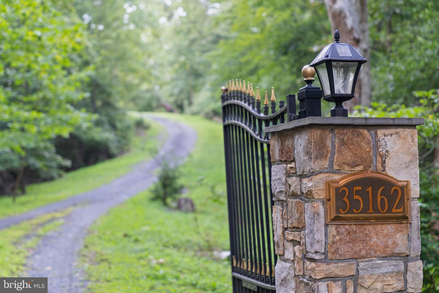 35162 NOTRE DAME LN, MIDDLEBURG, Virginia 20117, 4 Bedrooms Bedrooms, 12 Rooms Rooms,3 BathroomsBathrooms,Residential,For sale,35162 NOTRE DAME LN,VALO2111254 MLS # VALO2111254