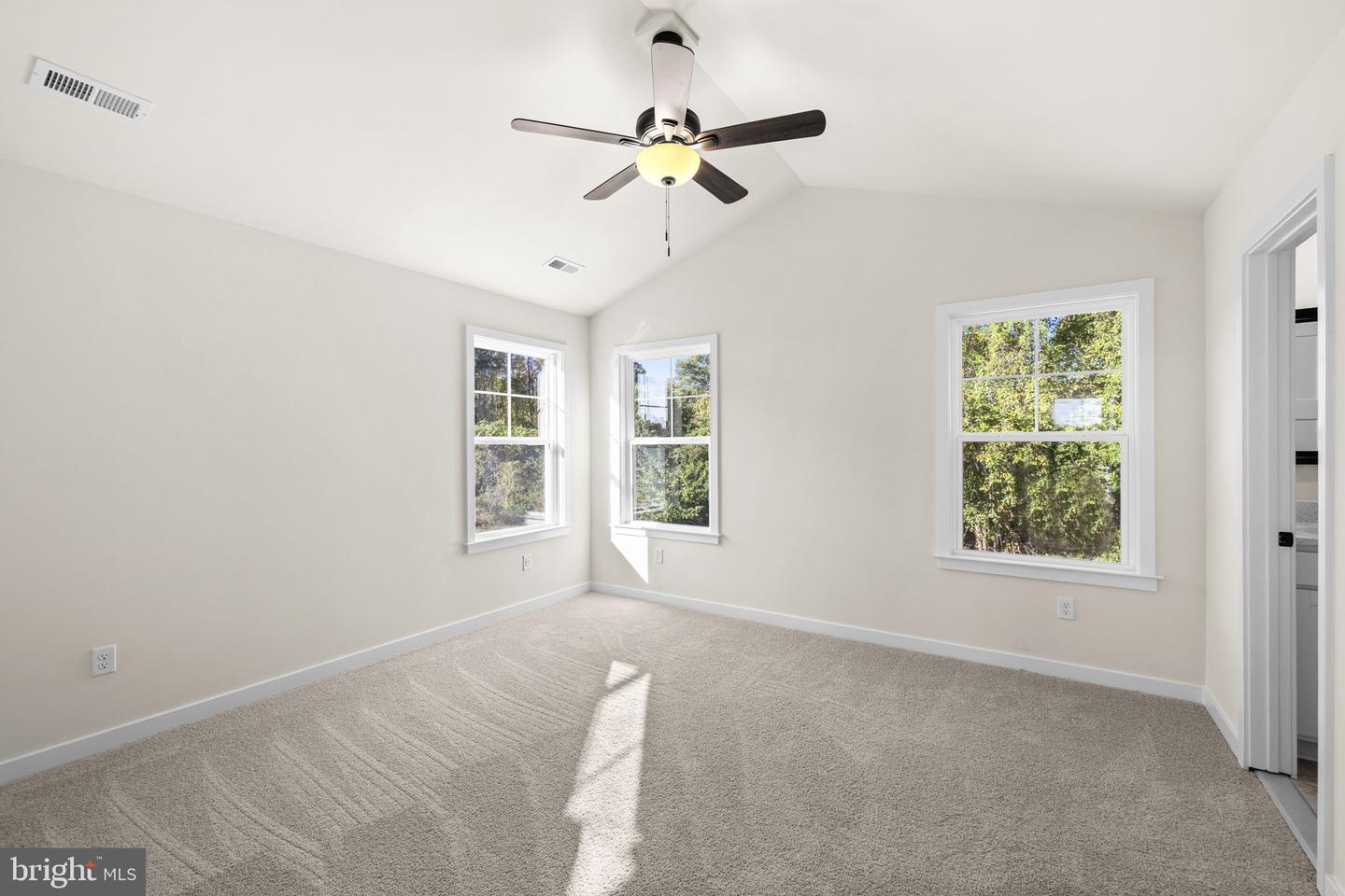 715 LAKEVIEW DR, COLONIAL BEACH, Virginia 22443, 3 Bedrooms Bedrooms, 11 Rooms Rooms,2 BathroomsBathrooms,Residential,For sale,715 LAKEVIEW DR,VAWE2010122 MLS # VAWE2010122