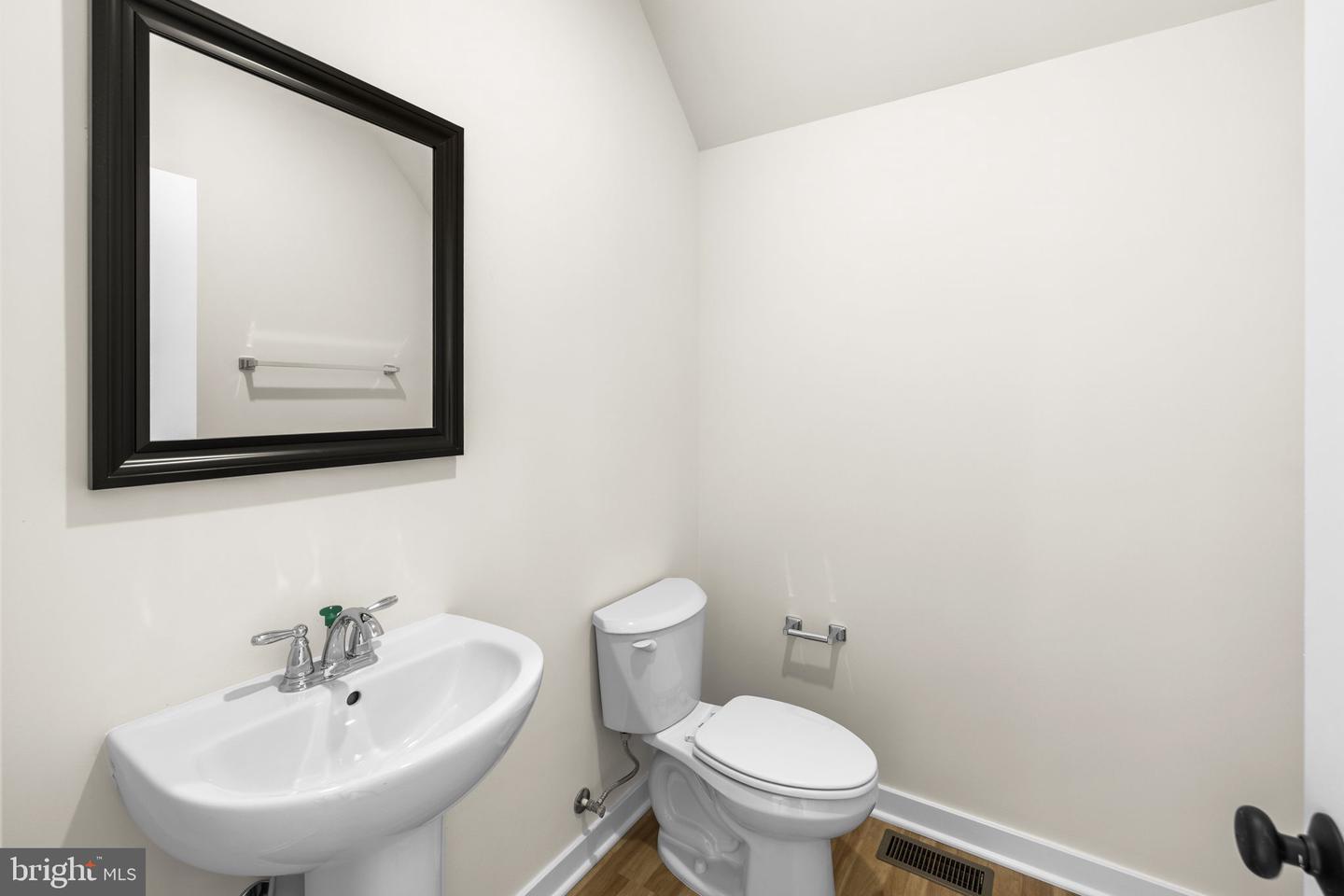 729 LAKEVIEW DR, COLONIAL BEACH, Virginia 22443, 3 Bedrooms Bedrooms, ,2 BathroomsBathrooms,Residential,For sale,729 LAKEVIEW DR,VAWE2010124 MLS # VAWE2010124