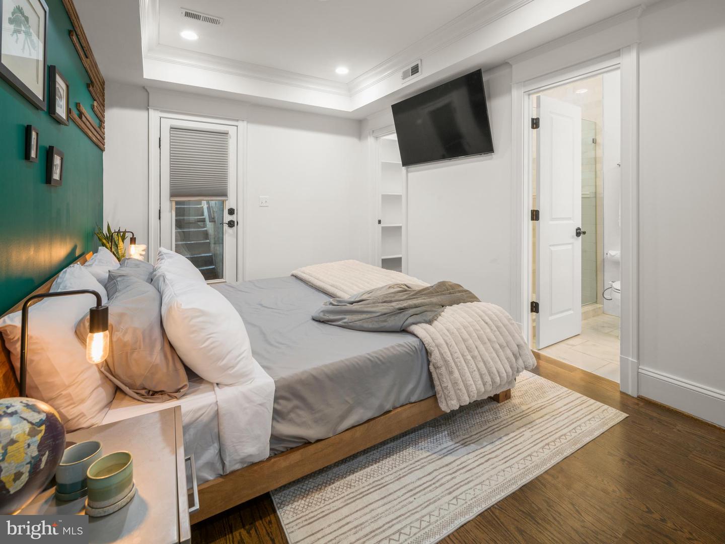 1717 EUCLID ST NW #1, WASHINGTON, District Of Columbia 20009, 1 Bedroom Bedrooms, 5 Rooms Rooms,2 BathroomsBathrooms,Residential,For sale,1717 EUCLID ST NW #1,DCDC2184726 MLS # DCDC2184726 1717 EUCLID ST NW #1, WASHINGTON, District Of Columbia 20009, 1 Bedroom Bedrooms, 5 Rooms Rooms,2 BathroomsBathrooms,Residential,For sale,1717 EUCLID ST NW #1,DCDC2184726 MLS # DCDC2184726