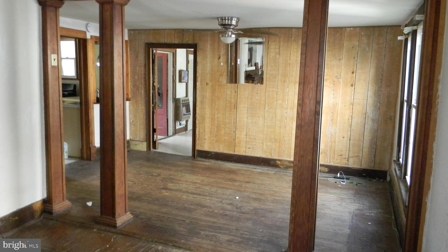 309 N MAIN ST, EDINBURG, Virginia 22824, 3 Bedrooms Bedrooms, ,2 BathroomsBathrooms,Residential,For sale,309 N MAIN ST,VASH2012128 MLS # VASH2012128