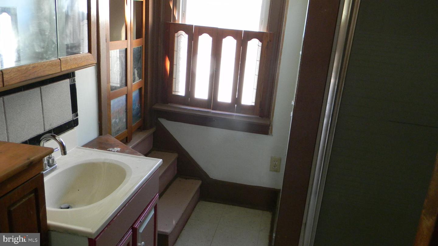 309 N MAIN ST, EDINBURG, Virginia 22824, 3 Bedrooms Bedrooms, ,2 BathroomsBathrooms,Residential,For sale,309 N MAIN ST,VASH2012128 MLS # VASH2012128