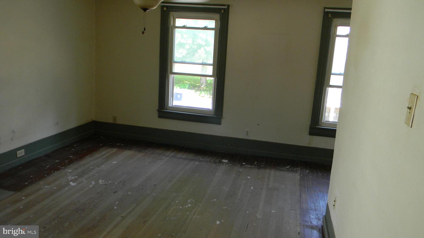 309 N MAIN ST, EDINBURG, Virginia 22824, 3 Bedrooms Bedrooms, ,2 BathroomsBathrooms,Residential,For sale,309 N MAIN ST,VASH2012128 MLS # VASH2012128