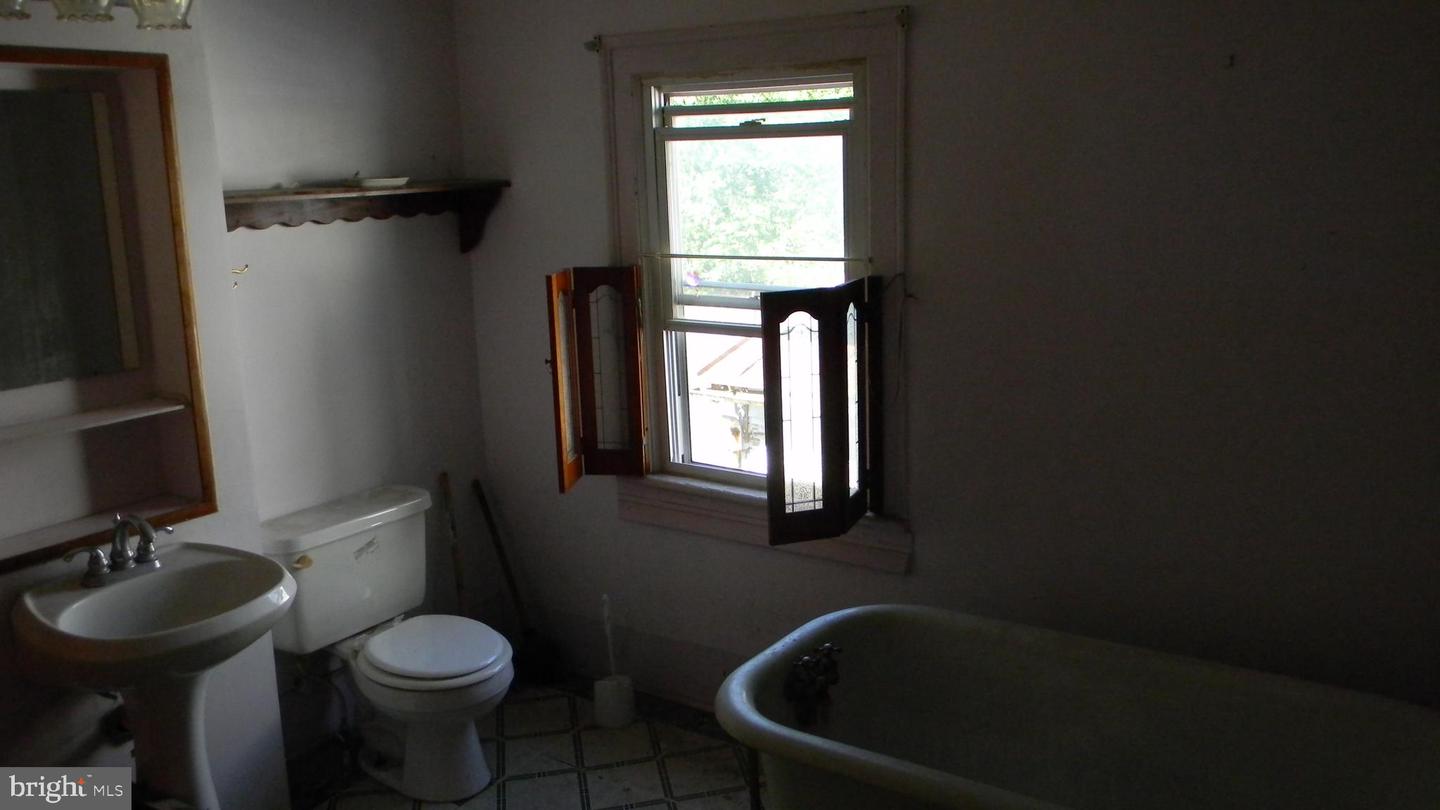 309 N MAIN ST, EDINBURG, Virginia 22824, 3 Bedrooms Bedrooms, ,2 BathroomsBathrooms,Residential,For sale,309 N MAIN ST,VASH2012128 MLS # VASH2012128