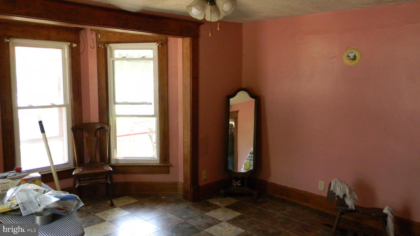 309 N MAIN ST, EDINBURG, Virginia 22824, 3 Bedrooms Bedrooms, ,2 BathroomsBathrooms,Residential,For sale,309 N MAIN ST,VASH2012128 MLS # VASH2012128