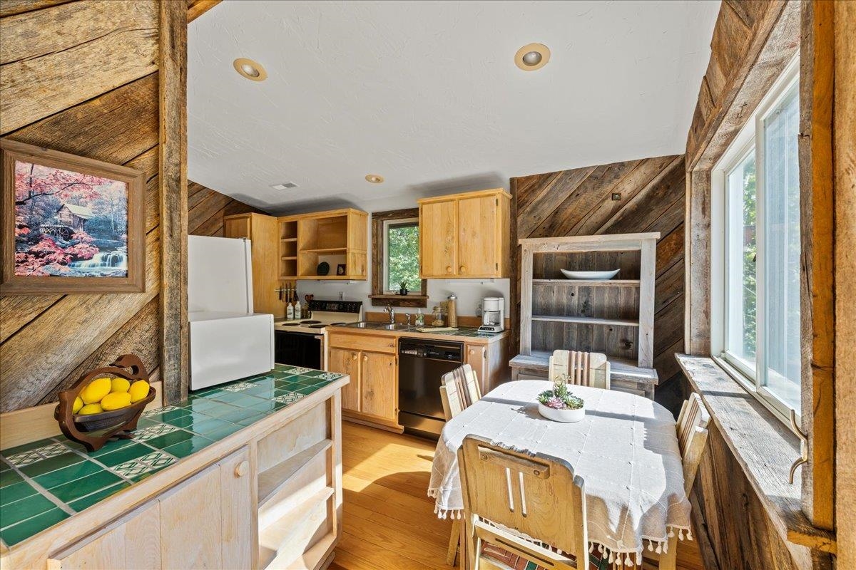 6602 MIDDLEBROOK RD, MIDDLEBROOK, Virginia 24459, 3 Bedrooms Bedrooms, ,2 BathroomsBathrooms,Residential,Moffatt's Creek Mill https://millpictures.com/m,6602 MIDDLEBROOK RD,669141 MLS # 669141