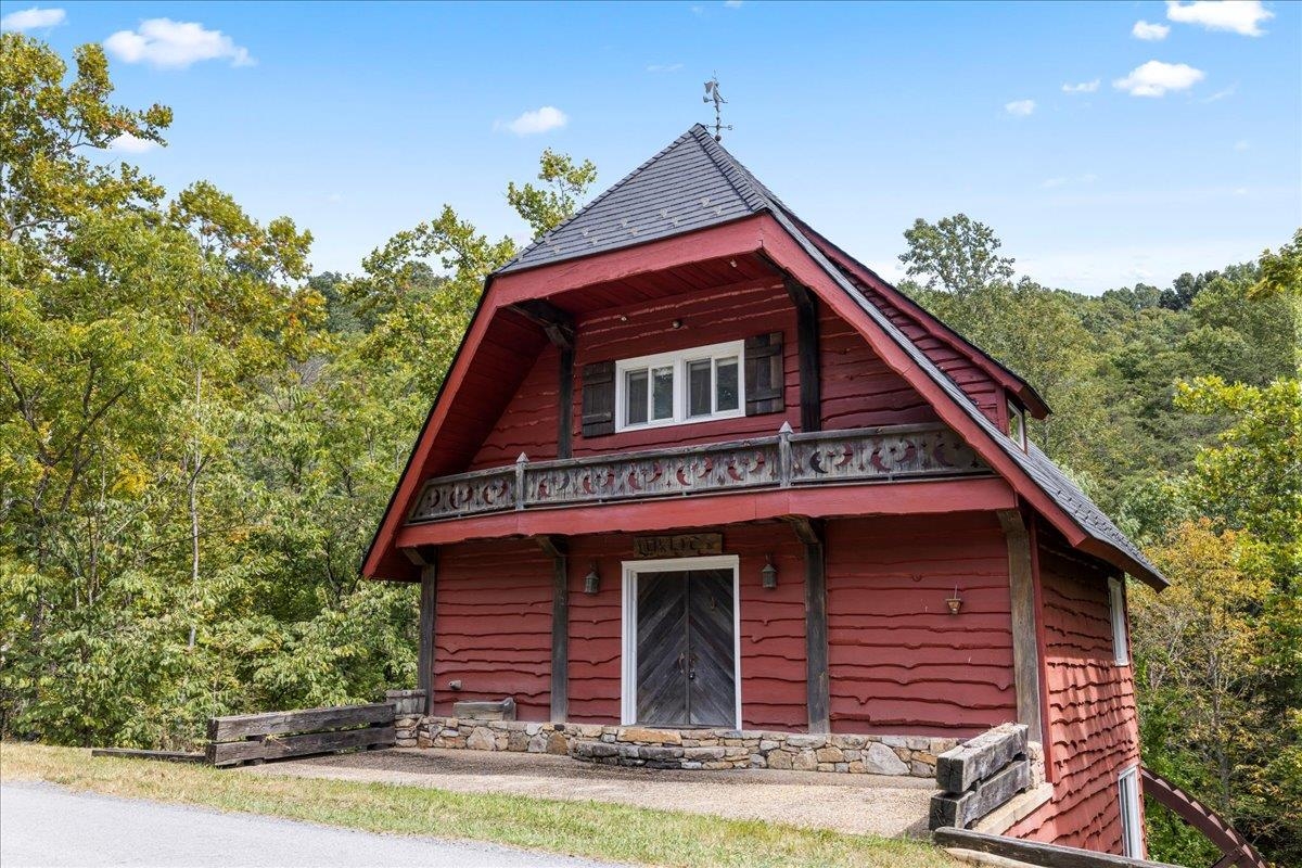 6602 MIDDLEBROOK RD, MIDDLEBROOK, Virginia 24459, 3 Bedrooms Bedrooms, ,2 BathroomsBathrooms,Residential,Moffatt's Creek Mill https://millpictures.com/m,6602 MIDDLEBROOK RD,669141 MLS # 669141