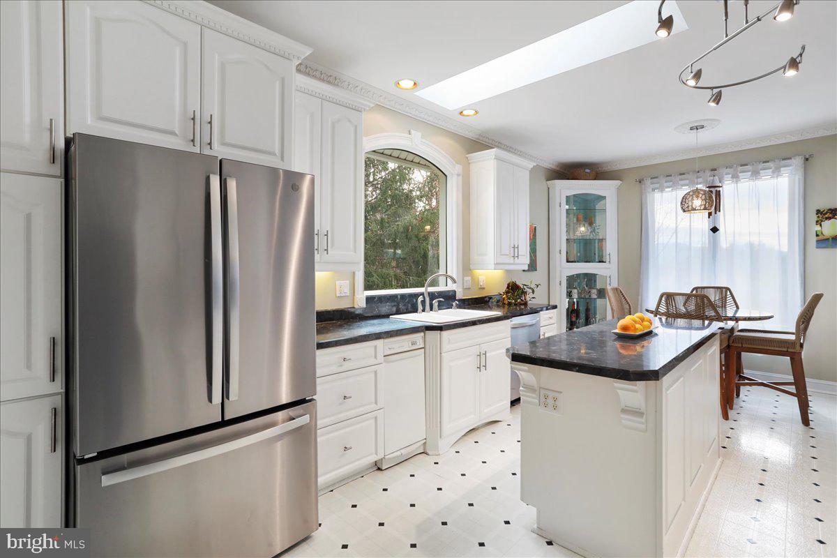 100 COTTAGE DR, LURAY, Virginia 22835, 4 Bedrooms Bedrooms, ,4 BathroomsBathrooms,Residential,For sale,100 COTTAGE DR,VAPA2005564 MLS # VAPA2005564