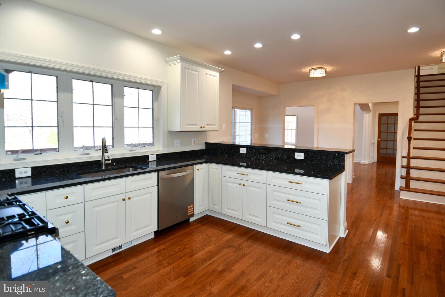 8368 HICKORY HOLLOW CT, MANASSAS, Virginia 20112, 7 Bedrooms Bedrooms, ,5 BathroomsBathrooms,Residential,For sale,8368 HICKORY HOLLOW CT,VAPW2107462 MLS # VAPW2107462