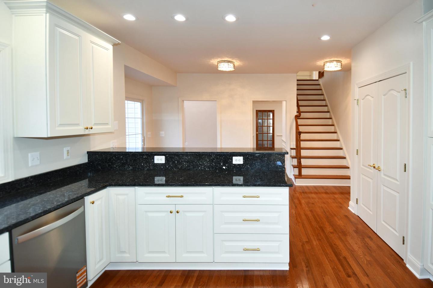 8368 HICKORY HOLLOW CT, MANASSAS, Virginia 20112, 7 Bedrooms Bedrooms, ,5 BathroomsBathrooms,Residential,For sale,8368 HICKORY HOLLOW CT,VAPW2107462 MLS # VAPW2107462