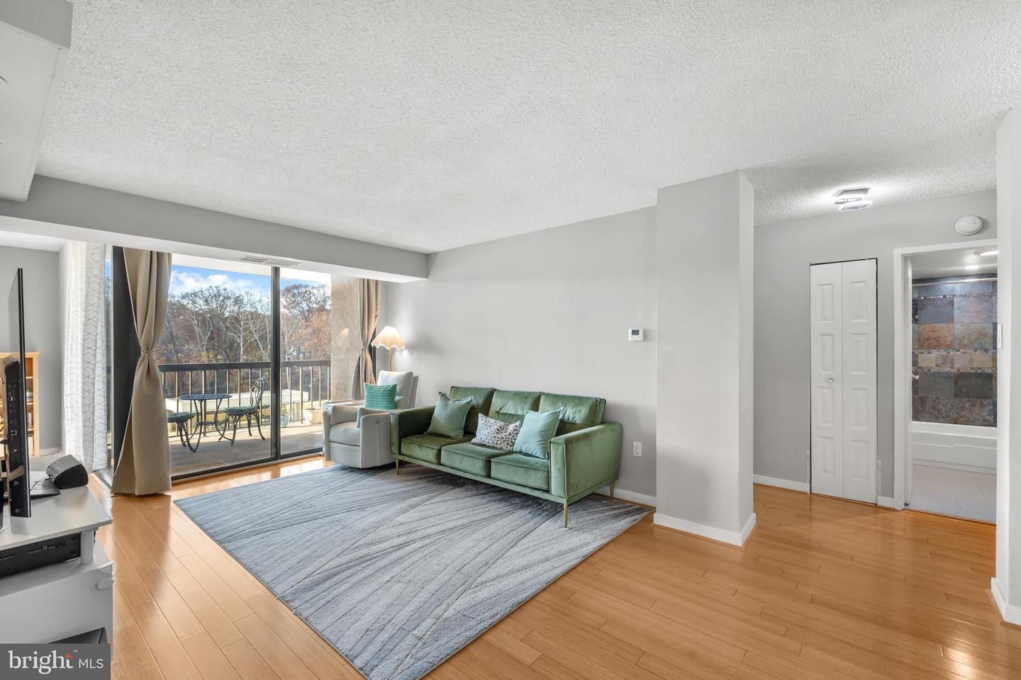 4500 S FOUR MILE RUN DR #222, ARLINGTON, Virginia 22204, 1 Bedroom Bedrooms, ,1 BathroomBathrooms,Residential,For sale,4500 S FOUR MILE RUN DR #222,VAAR2066026 MLS # VAAR2066026 4500 S FOUR MILE RUN DR #222, ARLINGTON, Virginia 22204, 1 Bedroom Bedrooms, ,1 BathroomBathrooms,Residential,For sale,4500 S FOUR MILE RUN DR #222,VAAR2066026 MLS # VAAR2066026