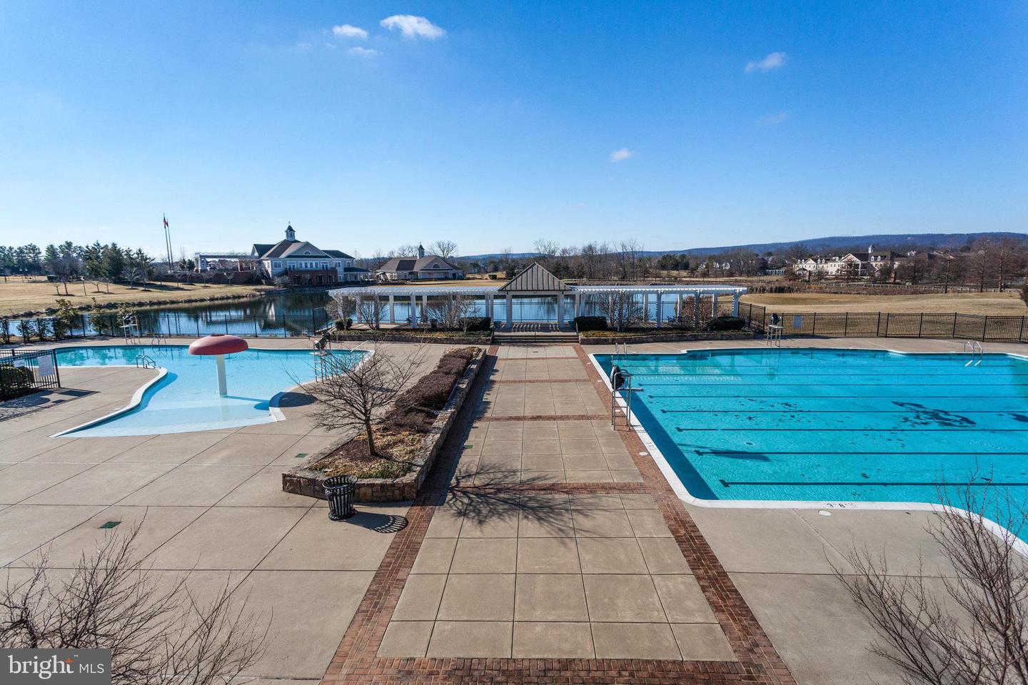 15110 HEATHER MILL LN #201, HAYMARKET, Virginia 20169, 2 Bedrooms Bedrooms, ,2 BathroomsBathrooms,Residential,For sale,15110 HEATHER MILL LN #201,VAPW2107870 MLS # VAPW2107870