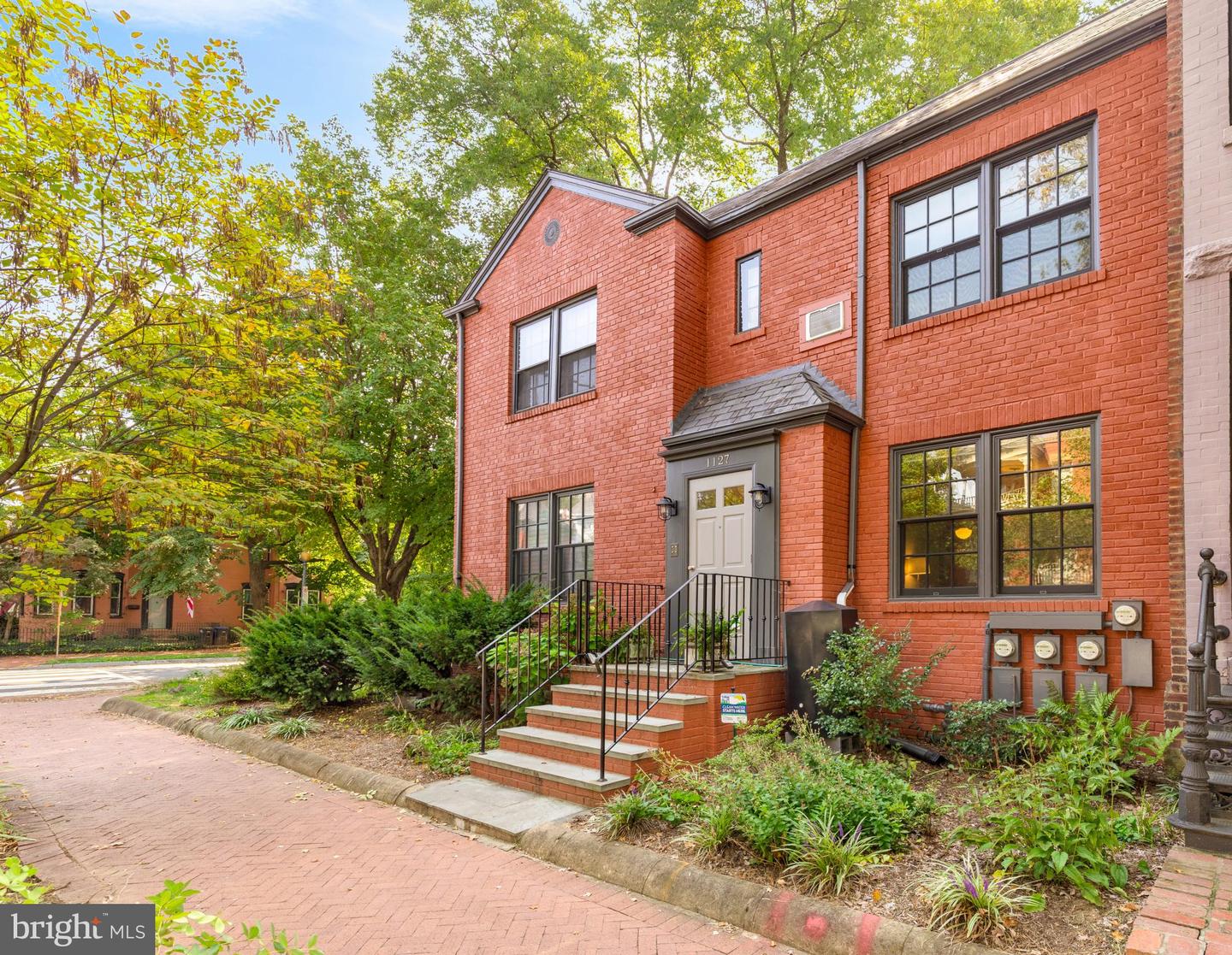 1127 C ST SE #2, WASHINGTON, District Of Columbia 20003, 1 Bedroom Bedrooms, ,1 BathroomBathrooms,Residential,For sale,1127 C ST SE #2,DCDC2232144 MLS # DCDC2232144 1127 C ST SE #2, WASHINGTON, District Of Columbia 20003, 1 Bedroom Bedrooms, ,1 BathroomBathrooms,Residential,For sale,1127 C ST SE #2,DCDC2232144 MLS # DCDC2232144