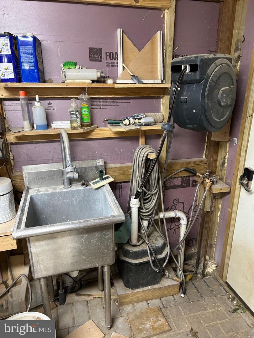 8014 STEADMAN ST, ALEXANDRIA, Virginia 22309, 7 Bedrooms Bedrooms, 7 Rooms Rooms,3 BathroomsBathrooms,Residential,For sale,8014 STEADMAN ST,VAFX2279476 MLS # VAFX2279476