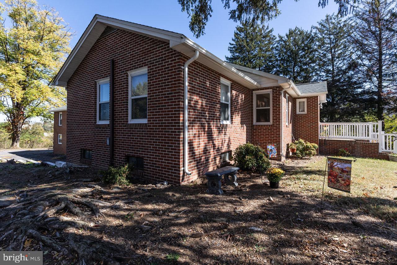 133 SHENELL DR, MOUNT JACKSON, Virginia 22842, 5 Bedrooms Bedrooms, ,3 BathroomsBathrooms,Residential,For sale,133 SHENELL DR,VASH2013022 MLS # VASH2013022