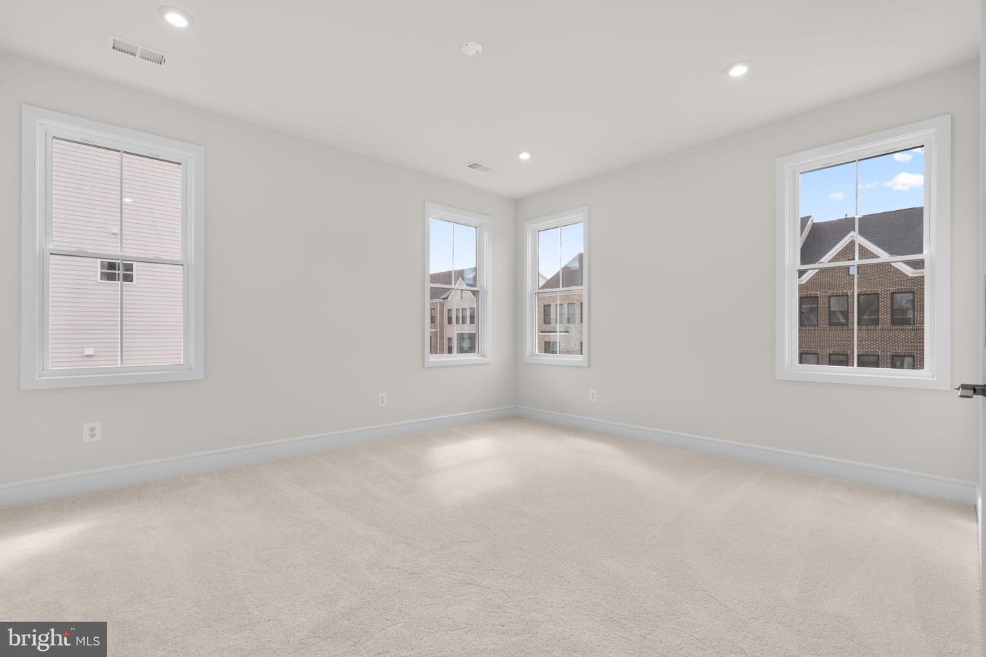 42119 PICASSO SQ, ASHBURN, Virginia 20148, 3 Bedrooms Bedrooms, ,2 BathroomsBathrooms,Residential,For sale,42119 PICASSO SQ,VALO2111288 MLS # VALO2111288