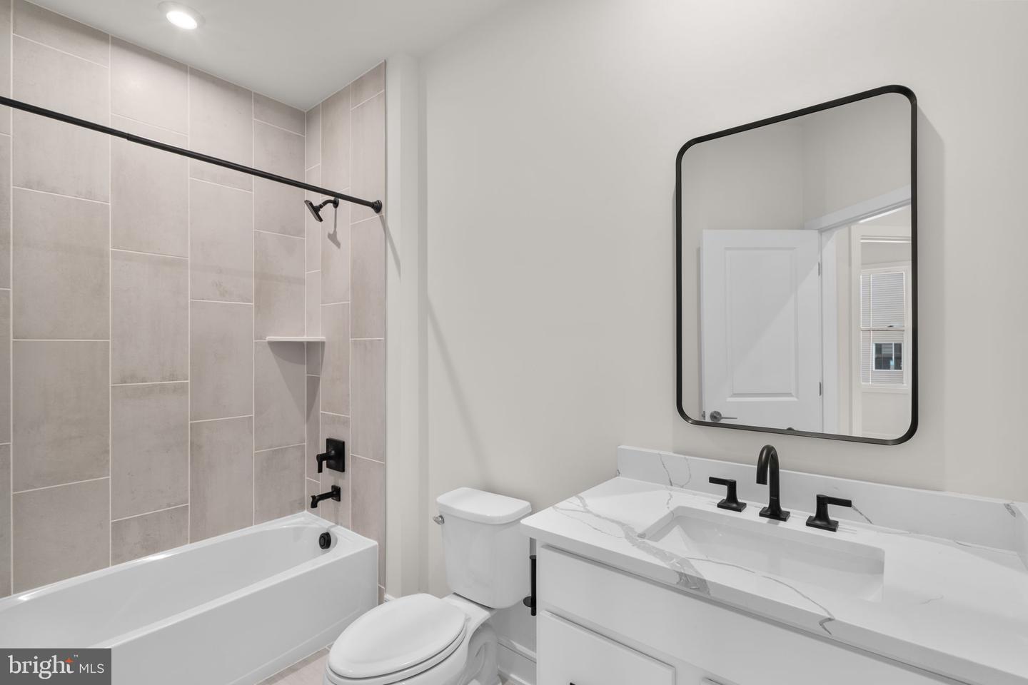 42119 PICASSO SQ, ASHBURN, Virginia 20148, 3 Bedrooms Bedrooms, ,2 BathroomsBathrooms,Residential,For sale,42119 PICASSO SQ,VALO2111288 MLS # VALO2111288