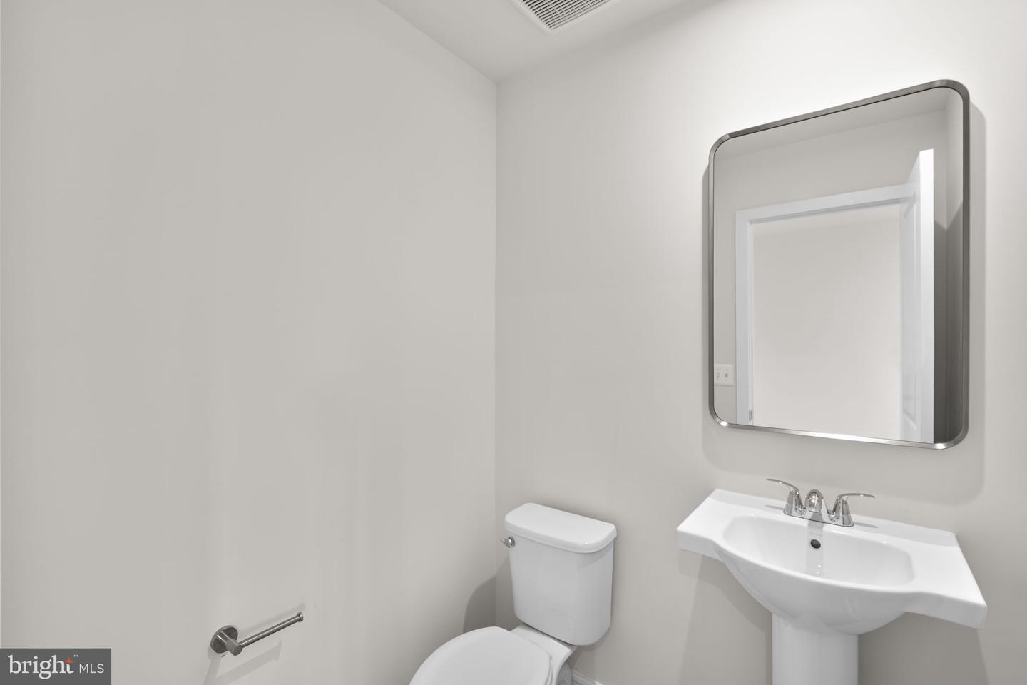 42119 PICASSO SQ, ASHBURN, Virginia 20148, 3 Bedrooms Bedrooms, ,2 BathroomsBathrooms,Residential,For sale,42119 PICASSO SQ,VALO2111288 MLS # VALO2111288