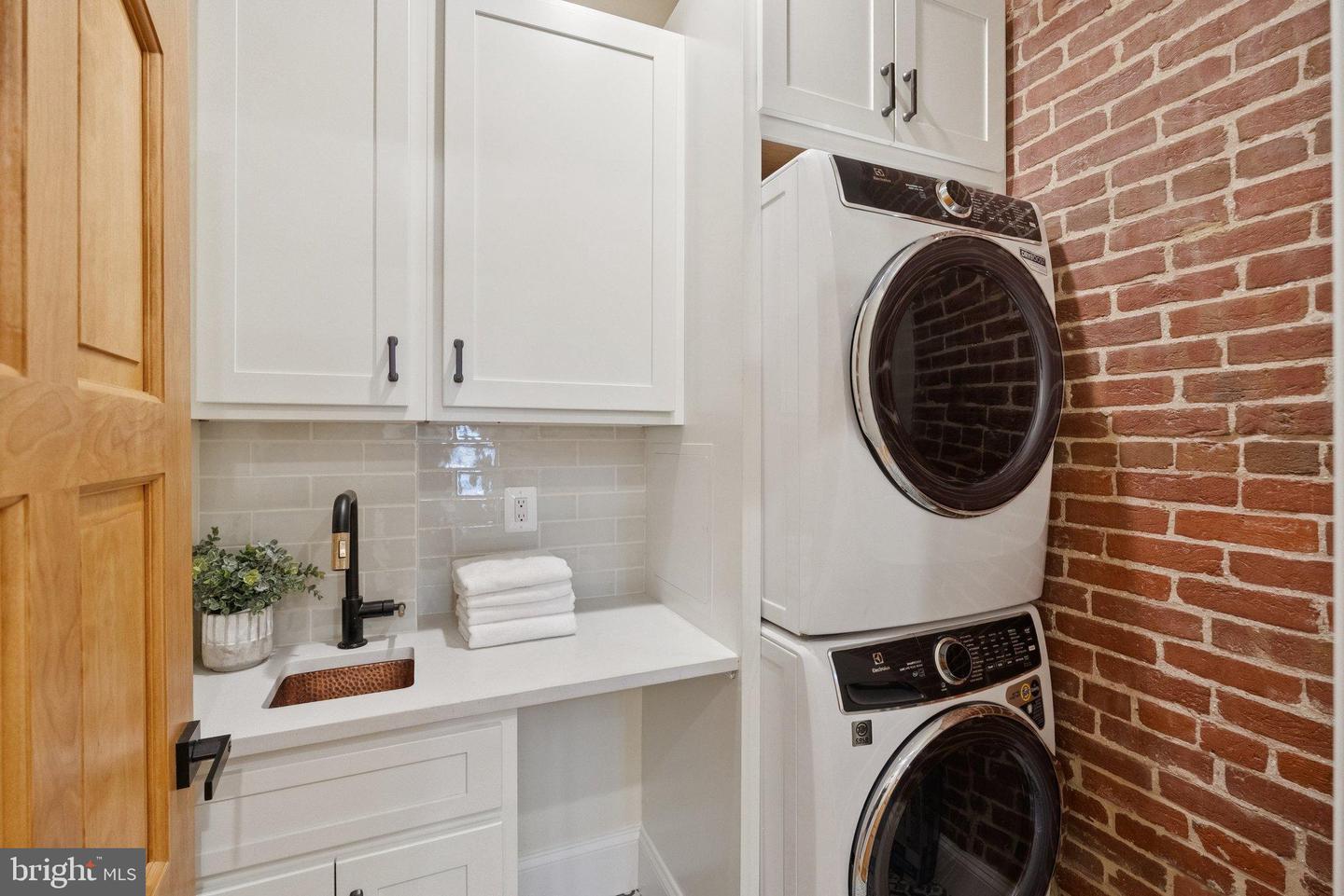 1514 R ST NW, WASHINGTON, District Of Columbia 20009, 5 Bedrooms Bedrooms, 11 Rooms Rooms,5 BathroomsBathrooms,Residential,For sale,1514 R ST NW,DCDC2232210 MLS # DCDC2232210 1514 R ST NW, WASHINGTON, District Of Columbia 20009, 5 Bedrooms Bedrooms, 11 Rooms Rooms,5 BathroomsBathrooms,Residential,For sale,1514 R ST NW,DCDC2232210 MLS # DCDC2232210