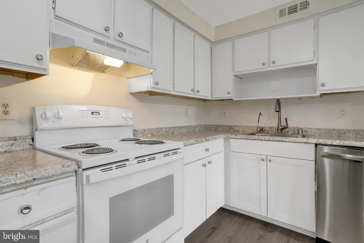 4300 BUCKMAN RD #D, ALEXANDRIA, Virginia 22309, 2 Bedrooms Bedrooms, ,2 BathroomsBathrooms,Residential,For sale,4300 BUCKMAN RD #D,VAFX2214802 MLS # VAFX2214802