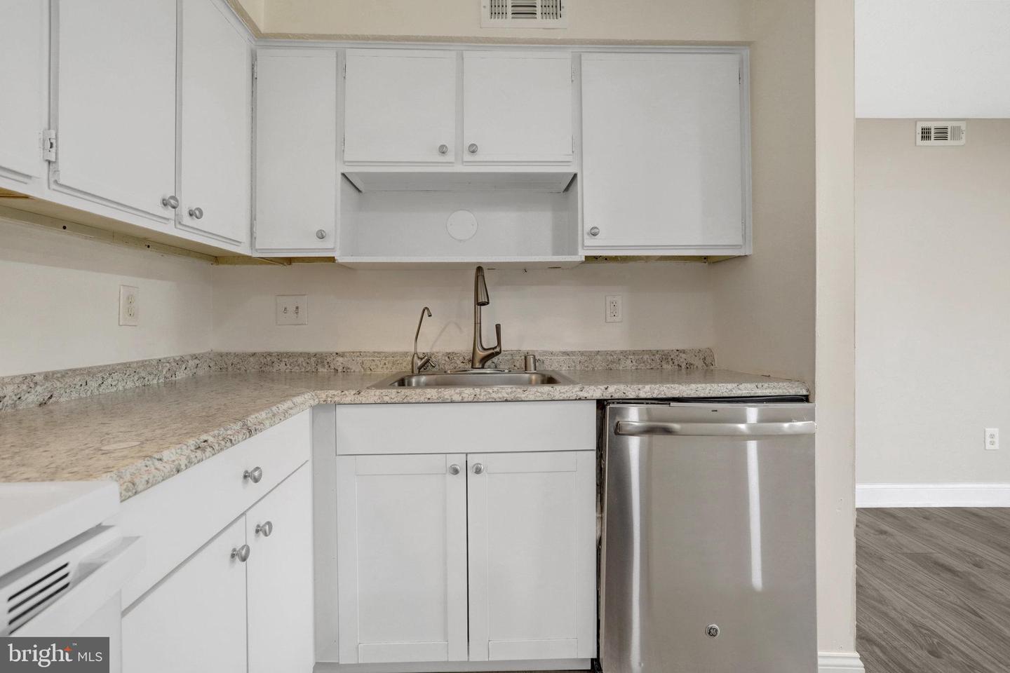 4300 BUCKMAN RD #D, ALEXANDRIA, Virginia 22309, 2 Bedrooms Bedrooms, ,2 BathroomsBathrooms,Residential,For sale,4300 BUCKMAN RD #D,VAFX2214802 MLS # VAFX2214802