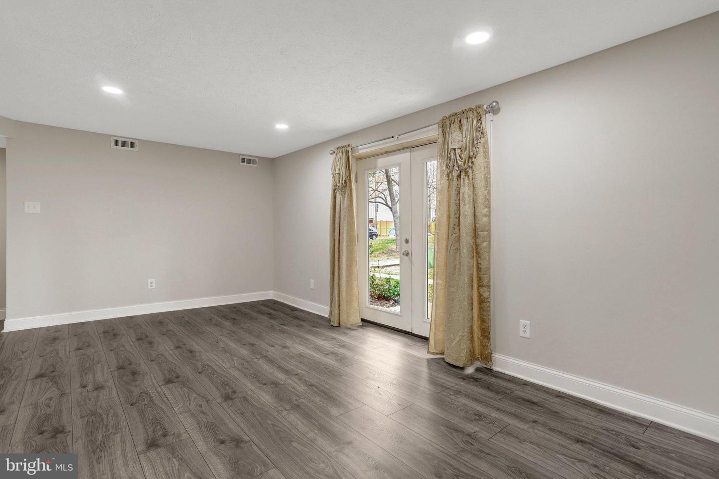 4300 BUCKMAN RD #D, ALEXANDRIA, Virginia 22309, 2 Bedrooms Bedrooms, ,2 BathroomsBathrooms,Residential,For sale,4300 BUCKMAN RD #D,VAFX2214802 MLS # VAFX2214802