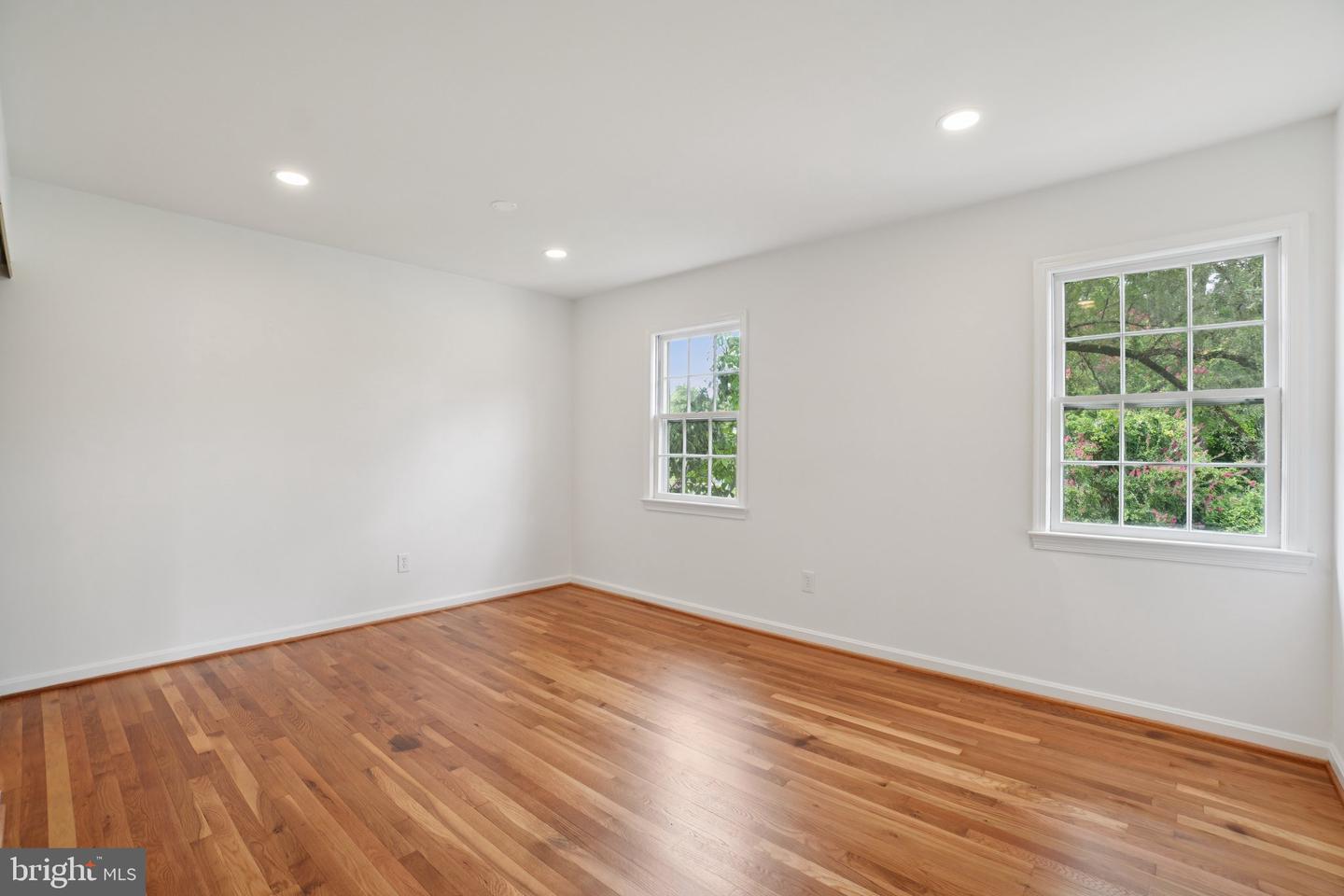 5803 SUNDERLAND CT, ALEXANDRIA, Virginia 22315, 4 Bedrooms Bedrooms, ,4 BathroomsBathrooms,Residential,For sale,5803 SUNDERLAND CT,VAFX2261678 MLS # VAFX2261678