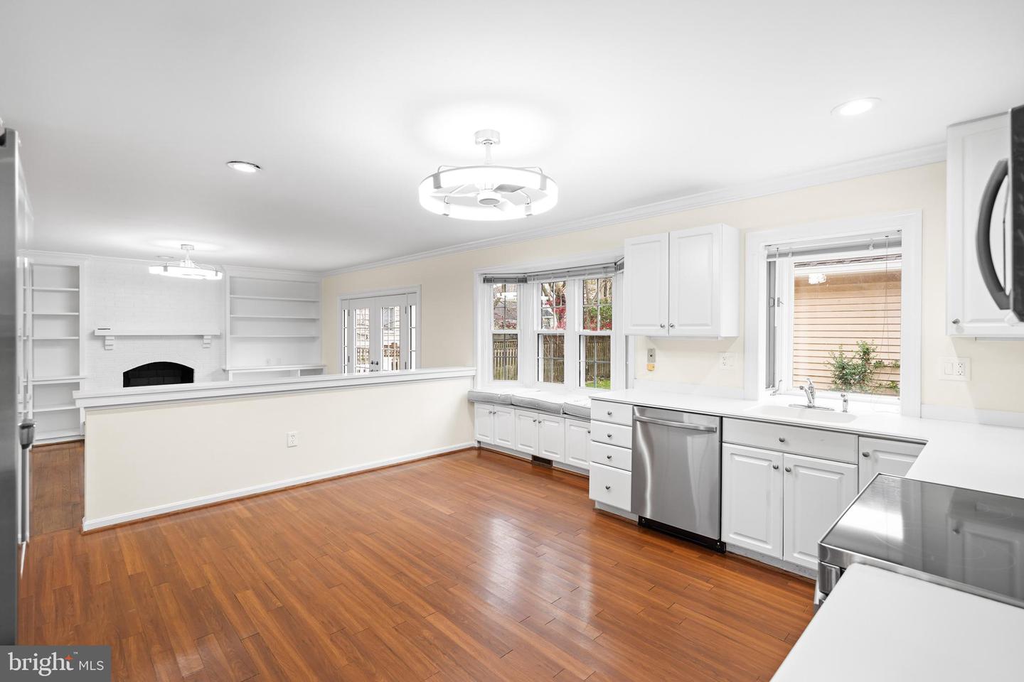 34 N GARFIELD ST, ARLINGTON, Virginia 22201, 4 Bedrooms Bedrooms, ,3 BathroomsBathrooms,Residential,For sale,34 N GARFIELD ST,VAAR2063828 MLS # VAAR2063828