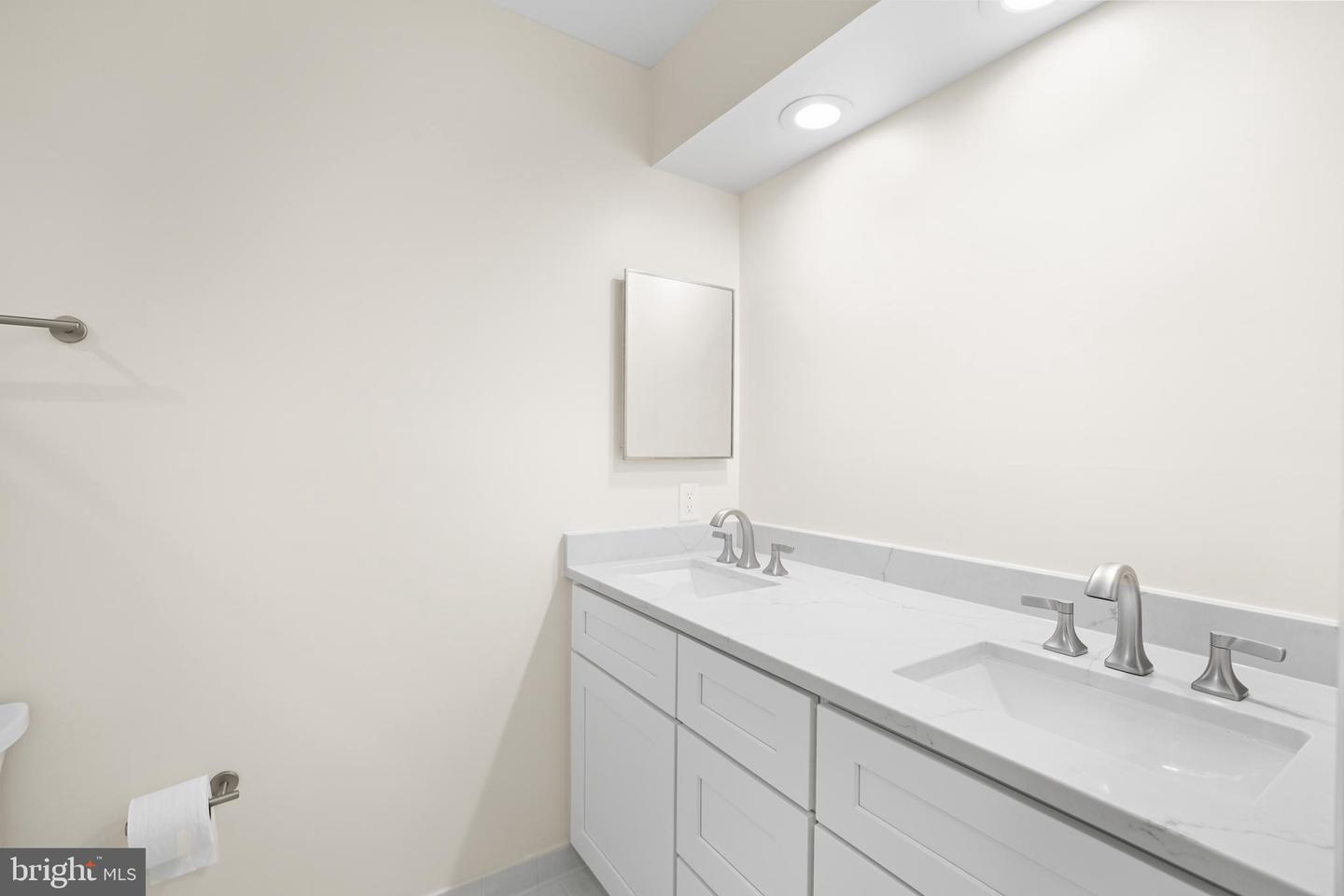 34 N GARFIELD ST, ARLINGTON, Virginia 22201, 4 Bedrooms Bedrooms, ,3 BathroomsBathrooms,Residential,For sale,34 N GARFIELD ST,VAAR2063828 MLS # VAAR2063828