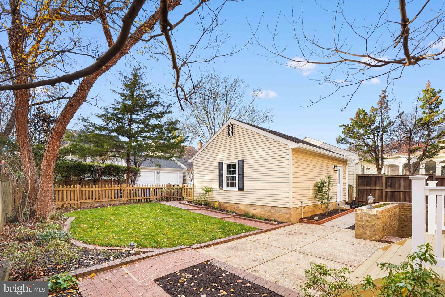 34 N GARFIELD ST, ARLINGTON, Virginia 22201, 4 Bedrooms Bedrooms, ,3 BathroomsBathrooms,Residential,For sale,34 N GARFIELD ST,VAAR2063828 MLS # VAAR2063828