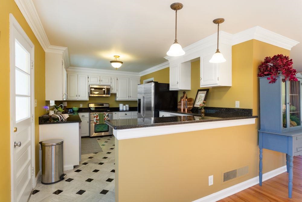 210 EDGEWOOD RD, STAUNTON, Virginia 24401, 3 Bedrooms Bedrooms, ,2 BathroomsBathrooms,Residential,210 EDGEWOOD RD,671226 MLS # 671226