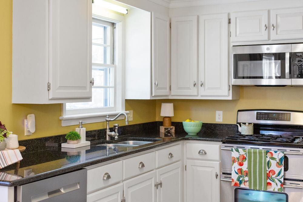 210 EDGEWOOD RD, STAUNTON, Virginia 24401, 3 Bedrooms Bedrooms, ,2 BathroomsBathrooms,Residential,210 EDGEWOOD RD,671226 MLS # 671226