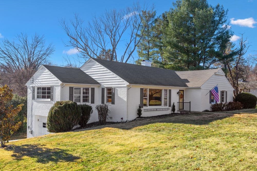 210 EDGEWOOD RD, STAUNTON, Virginia 24401, 3 Bedrooms Bedrooms, ,2 BathroomsBathrooms,Residential,210 EDGEWOOD RD,671226 MLS # 671226