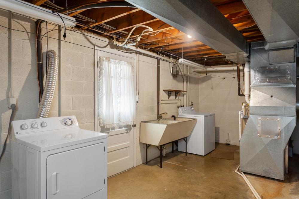 210 EDGEWOOD RD, STAUNTON, Virginia 24401, 3 Bedrooms Bedrooms, ,2 BathroomsBathrooms,Residential,210 EDGEWOOD RD,671226 MLS # 671226