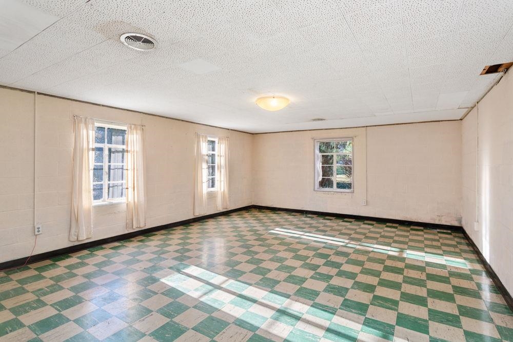 210 EDGEWOOD RD, STAUNTON, Virginia 24401, 3 Bedrooms Bedrooms, ,2 BathroomsBathrooms,Residential,210 EDGEWOOD RD,671226 MLS # 671226