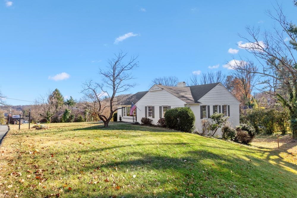 210 EDGEWOOD RD, STAUNTON, Virginia 24401, 3 Bedrooms Bedrooms, ,2 BathroomsBathrooms,Residential,210 EDGEWOOD RD,671226 MLS # 671226