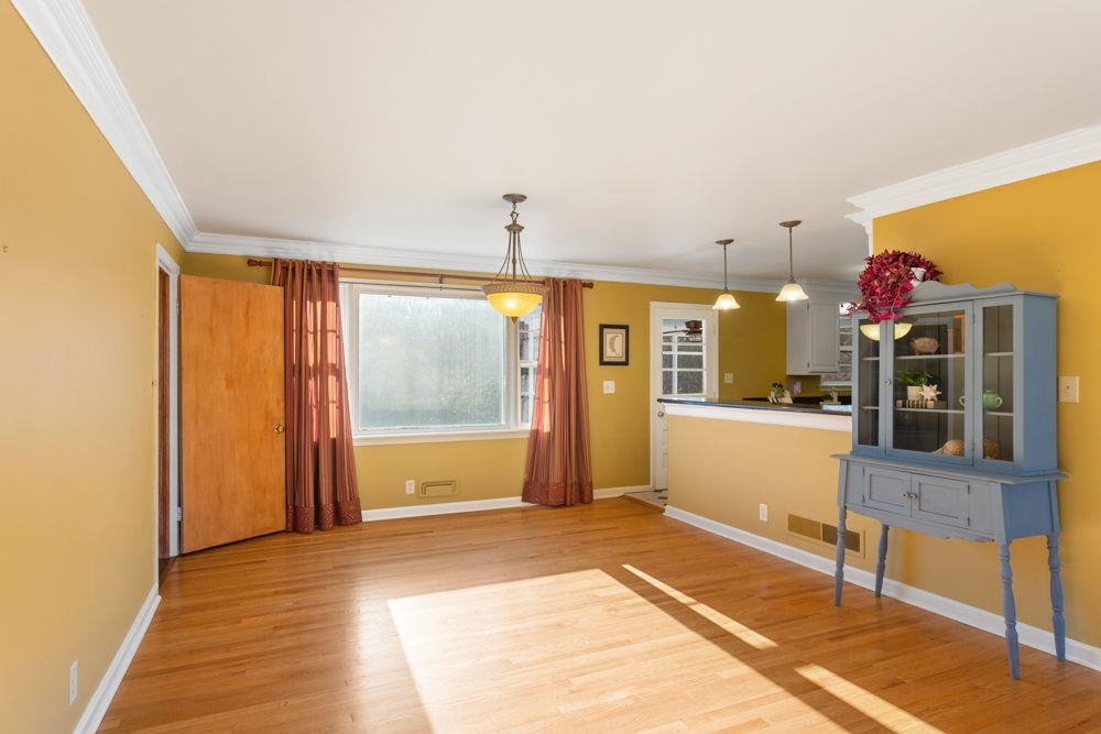 210 EDGEWOOD RD, STAUNTON, Virginia 24401, 3 Bedrooms Bedrooms, ,2 BathroomsBathrooms,Residential,210 EDGEWOOD RD,671226 MLS # 671226