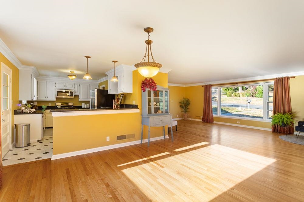 210 EDGEWOOD RD, STAUNTON, Virginia 24401, 3 Bedrooms Bedrooms, ,2 BathroomsBathrooms,Residential,210 EDGEWOOD RD,671226 MLS # 671226