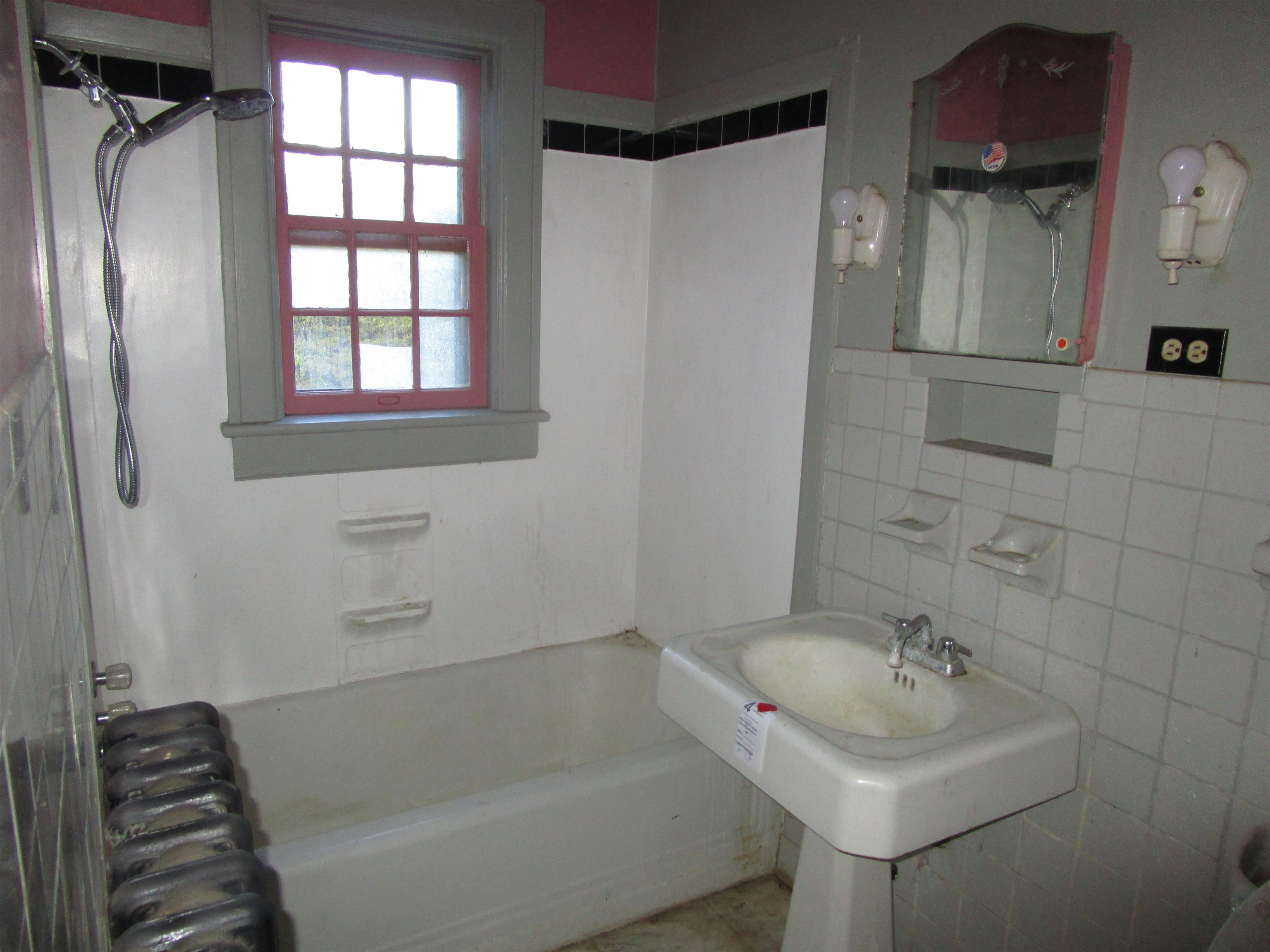 255 BERRY FARM RD, STAUNTON, Virginia 24401, 3 Bedrooms Bedrooms, ,1 BathroomBathrooms,Residential,255 BERRY FARM RD,671233 MLS # 671233