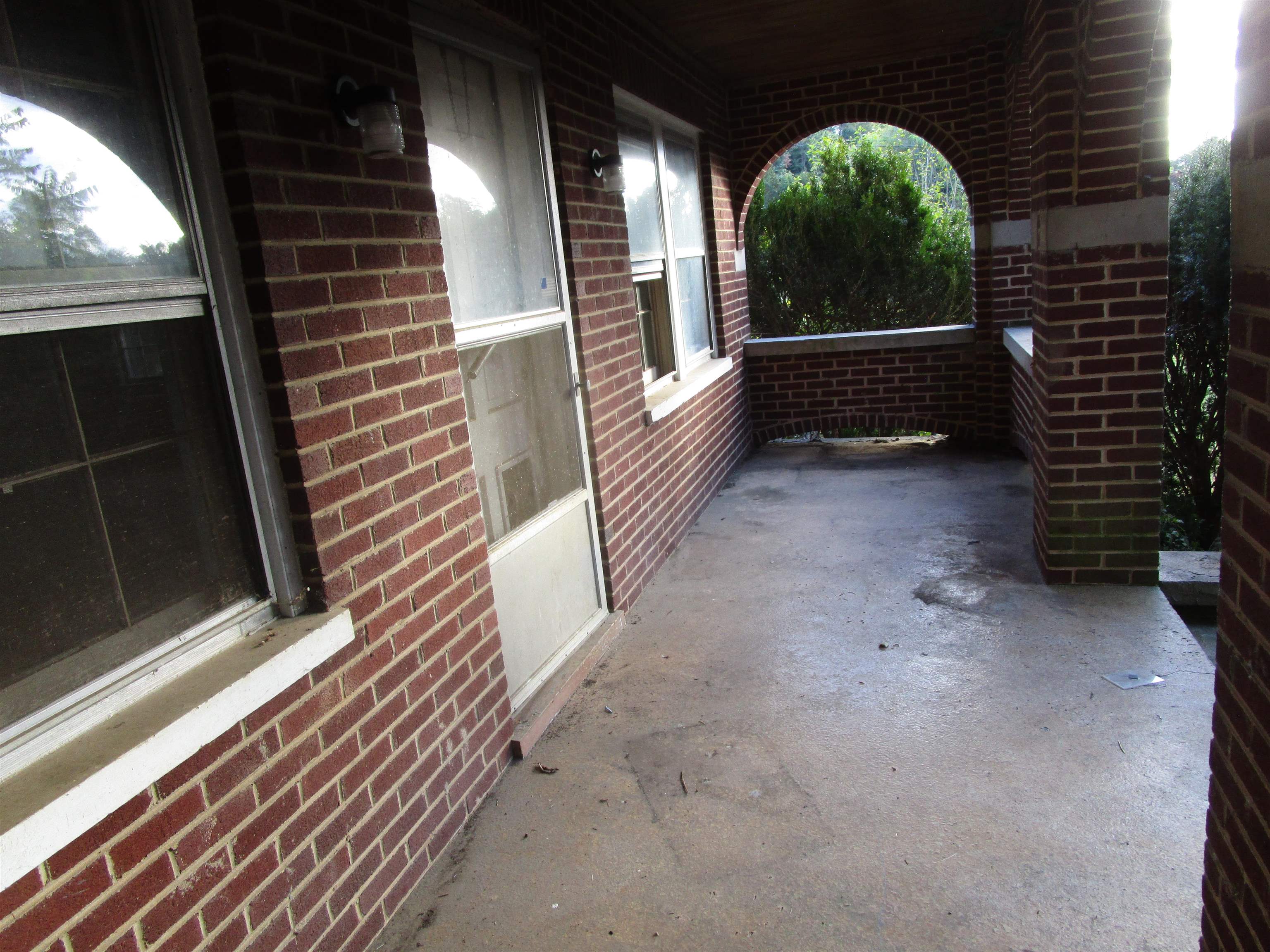 255 BERRY FARM RD, STAUNTON, Virginia 24401, 3 Bedrooms Bedrooms, ,1 BathroomBathrooms,Residential,255 BERRY FARM RD,671233 MLS # 671233